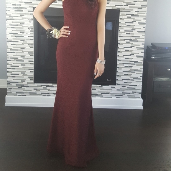 Lulus gorgeous long lace burgundy gown! - Picture 3 of 11